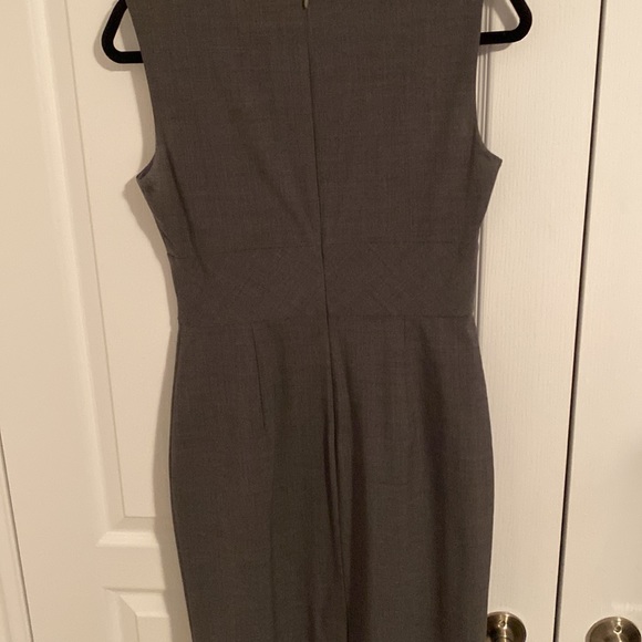 Banana Republic size 2 grey dress. Worn once. No stains, discolouration. - Picture 5 of 13
